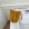 Bolsa Saco Minimalista de Padrão Trançado de Nicho Estilo Coreano Verão 2026 Nova Cor Sólida Grande Capacidade Bolsa de Ombro Tote para o Dia a Dia