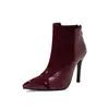 Novas Botas Femininas Outono e Inverno Costura Bico Fino Rebite Botas Cano Curto Botas de Cavaleiro Salto Fino 40-48 Tamanho Grande Botas de Comércio Exterior