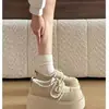 Zapatos Birkenstock Retro Dulces de Suela Gruesa con Tacón Blanco de Almohada para Aumentar la Altura, Nuevo Modelo de Primavera 2026, Versátiles y Adecuados para Faldas