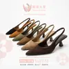 Sapatos de veludo francês de uma tira elegantes de salto baixo para mulheres no atacado, scarpins de bico fino da moda e luxuosos, sandálias confortáveis