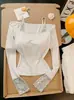 Top Sexy Ajustado de Lentejuelas Puro Deseo para Mujer, Camiseta Interior de Manga Larga, Nuevo Estilo Otoño e Invierno 2025 con Hombro Descubierto y Versátil