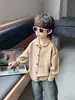 Q205 Cardigan de Tricô com Gola para Meninos Nova Jaqueta Versátil de Primavera e Outono para Crianças Suéter de Lã Estilo Outono para Bebês
