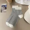 Calcetines a rayas de otoño e invierno para mujer, calcetines de media pantorrilla en blanco y negro, calcetines cortos deportivos blancos de estudiante para primavera y verano, calcetines de lunares de moda para exteriores