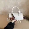 2026 Nuevo Estilo Coreano Lindo Adorno Colgante de Peluche Bolsa de Almohada Versátil para Mujer Bolso de Hombro Cruzado Bolso de Mano para Mujer