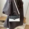 Bolsa Pequena Quadrada Versátil Nova Estilosa de Alto Valor Simples Chique Color Block para Outono/Inverno 2026 com Alça Única Transversal de Ombro e de Mão