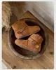 Botas de invierno para niñas, estilo nuevo, a la moda y retro, con suelas suaves, cálidas, ligeras y antideslizantes, adecuadas para condiciones de nieve