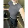 Camiseta básica de punto para mujer, estilo coreano, cuello redondo pequeño, hueca, manga corta, ajuste ceñido, dulce y picante, hombros rectos, adelgazante, primavera-verano 2026
