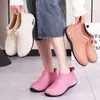 Zapatos de agua cortos, transpirables, de corte bajo y duraderos con suela antideslizante, adecuados para estudiantes; botas de lluvia a cuadros con suela suave; zapatos impermeables para hombre; casual y transpirable