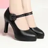 Zapatos de plataforma impermeables de moda para mujer para uso a largo plazo, adecuados para estar de pie en espectáculos de cheongsam, nuevos y elegantes zapatos de tacón alto de cuero con estilo para damas