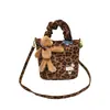 Otoño 2026 Nuevo Estilo Coreano Retro Bolso de Lona con Estampado de Leopardo Bolso para Mujer para el Trabajo Estilo Perezoso Bolso de Hombro de Color Sólido