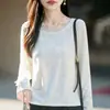 Camiseta de manga larga para mujer con cuello redondo, encaje bordado tridimensional, en color blanco roto, con un delicado diseño de punto de ganchillo, perfecta como capa interior suave y elegante o top base.