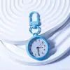 O Professor Recomenda um Mini Relógio de Chaveiro Portátil para Estudantes, Adequado para Provas, como um Acessório Decorativo para Mochilas