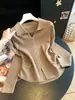 Suéter de Manga Larga con Cuello Polo Otoño/Invierno 2026, Tejido Elegante que Ceñe la Cintura con Diseño de Botones, Adecuado para Usar en Capas o Solo