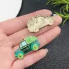Accesorios de joyería diy transfronterizos aretes colgante trébol de cuatro hojas de la suerte colgante llavero de aleación festival de cerveza irlandesa