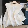 Blusa de Encaje con Textura Plisada de Ganchillo y Perlas, Manga Larga, Estilo Francés para Mujer, Nueva Camisa Base Elegante Primavera 2026