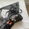 Bolso Pequeño Bolso de Mujer 2024 Nuevo Lazo de Perlas Portátil Bolso Cuadrado Pequeño plateado Para Todo Combinable Bolso Mensajero Bolso Bowling