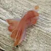 Venta Directa de Fábrica Colgante de Ágata Roja Pez Dorado para Hombres y Mujeres Chalcedony Jade Colgante Pequeño de Pez Dorado Jade Venta al por Mayor