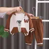 2024 Nova Camisa Masculina de Algodão com Capuz e Zíper Camisa Básica Casual Calça Estampada Conjunto de Três Peças Fabricante de Origem Atacado
