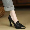 Chuyu Ji 2026 Primavera Nuevos Zapatos de Salón de Tacón Ultra Alto Stiletto Correa Anticolisión de Metal Sin Cordones Boca Baja Zapatos Individuales
