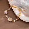 Pulseira de Pérolas Barrocas Nala para Mulheres, Luxo Leve, Alto Padrão, Design Exclusivo, Adorno de Flor Rosa, Pulseira Fashion e Versátil