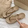 Chanclas de vacaciones con lunares blancos para mujer, nuevo estilo de verano 2026, nicho versátil, suela suave, antideslizantes, sandalias de playa