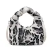 Bolso de felpa con estampado de leopardo estilo ins coreano para mujer, bolso versátil de hombro y cruzado de moda tendencia otoño 2025