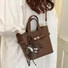 Bolso de Mano con Textura de Lichi para Mujer 2026 Nuevo de Moda Otoño Retro Versátil Bolso de Hombro para Viajes Cotidianos Bolso Cruzado Tipo Cubo