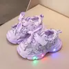 Tênis Dad Shoes com Luz para Meninas Coleção Primavera/Outono 2026 Novos Fofos Laço para Meninas Pequenas Respiráveis Casuais Couro Tênis