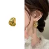 Brincos Assimétricos de Alta Qualidade com Pregas e Caimento Fluido Banhados a Cobre Ouro 18K Autêntico Estilo Cool Brincos Personalizados para Mulheres
