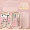 Set de manicura portátil, 14 piezas, con esquinas redondeadas y una caja cuadrada, incluyendo cortaúñas, tijeras para uñas y limas de uñas, un set elegante y práctico para uso doméstico
