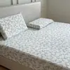 Lençol de Elástico Novo Estilo Fresco Peça Única Tudo Incluído Protetor de Colchão Antiderrapante Kit de Três Peças para Dormitório de Estudante Universal para Todas as Estações