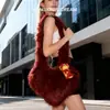 Bolso de Peluche con Forma de Corazón Transfronterizo Otoño e Invierno para Mujer, Estilo Punk de Chica Popular Milenial, Bolso Cruzado de Hombro de Gran Capacidad, Bolso de Peluche