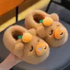 Pantuflas de algodón para niños de invierno con dibujos de capibara, cálidas y afelpadas, de suela gruesa, a juego para padres e hijos, peludas, zapatos de algodón con talón cerrado para niños y niñas