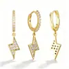 Pendientes de Aro con Colgante de Rayo Completamente Incrustados de Diamantes Estilo Hip-Hop Europeo y Americano, Aros Dorados Incrustados de Diamantes, Pendientes Modernos y Geniales para Hombres y Mujeres