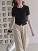 Camiseta de punto de manga corta estilo francés, cuello en V negro, de seda helada para mujer, verano, elegante, corte ajustado, top fino único y súper elegante de seda helada