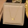 Colar e Pulseira Elegantes de Aço Titânio com Pedras Coloridas e Arco do Triunfo para Mulheres, Corrente para Clavícula que Não Desbota, Design de Luxo Leve e Nicho