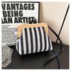 A Bolsa Feminina Mais Vendida da Amazon Bolsa Clutch de Lona Listrada com Fecho de Madeira Fashionável e Exquisita Estilo Celebridade da Internet Bolsa de Ombro Único Transversal