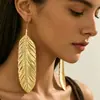 Pendientes Metálicos Exagerados y Únicos con Textura de Hoja y Pluma Transfronterizos para Mujer, Accesorios para Orejas de Moda Versátiles y Tendencia Estilo Ins