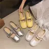 Sapatos Mary Jane Estilo Coreano para Mulheres, Novos Modelos Primavera e Verão, Sapatos Rasos de Couro Confortáveis de Salto Baixo Estilo Fada com Tiras de Fivela Dupla