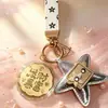 Regalos pequeños y prácticos para el Festival de Medio Otoño: campanilla de conejo rosa, moneda de la fortuna, llavero de pastel de luna, recuerdos promocionales corporativos