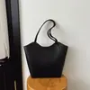 Bolso Nuevo Simple Versátil Gran Capacidad Sensación de Alta Gama Bolso de Tote para Vacaciones Perezosas Bolso de Mano Retro para Mujer Otoño Invierno