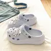 Song Xiaoke 2026 Modelo Nuevo para Aumentar la Altura Suela Gruesa Simples Casuales EVA Puntera Cerrada Zuecos para Mujeres y Parejas para Uso al Aire Libre
