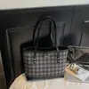 Bolso de Axila de Nicho Estilo Coreano para Mujer Otoño 2025 Nueva Moda Bolso de Hombro a Cuadros Super Popular Versátil Bolso Tote de Gran Capacidad