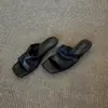 Chinelos Pretos Femininos para Exterior Minimalistas Bico Quadrado Slip-on Confortáveis Versáteis Salto Bloco Sandálias de Tira Única Femininas Tendência
