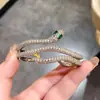 Pulseira Aberta Banhada a Ouro 18k com Zircônia em Formato de Cobra Leve Luxo Sensação de Alto Padrão Pulseira de Nicho Versátil Atacado Mulheres