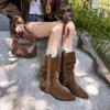Botas Curtas Femininas Bico Fino Salto Alto Grosso Fivela Decorativa com Plissado Painéis Costurados Moda Outono 2025 Novo Preto Damasco Marrom