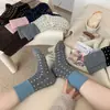 Calcetines gruesos y cálidos de lana de otoño e invierno con puntos de onda pequeña a juego de colores, calcetines de tubo medio de color contrastante para hombre, calcetines apilados para niños, estilo japonés vintage Zhuji