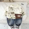 Conjunto de Moletom de Lã para Meninos Yihao Roupas Infantis Novo Gola Redonda Moda Bolso Único Outono e Inverno Peça Dupla Roupa de Bebê