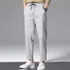 Calça esportiva masculina de verão estilo americano, de seda gelada, secagem rápida, corta-vento, tendência e versátil, com caimento fluido, adequada para uso casual