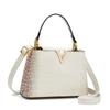 Bolso de mano de cuero brillante con estampado de piedras, estilo estéreo, popular en Internet, moderno, tipo bandolera, tipo cubo en forma de V.